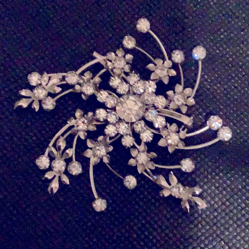 1950s rhinestone starburst flower brooch